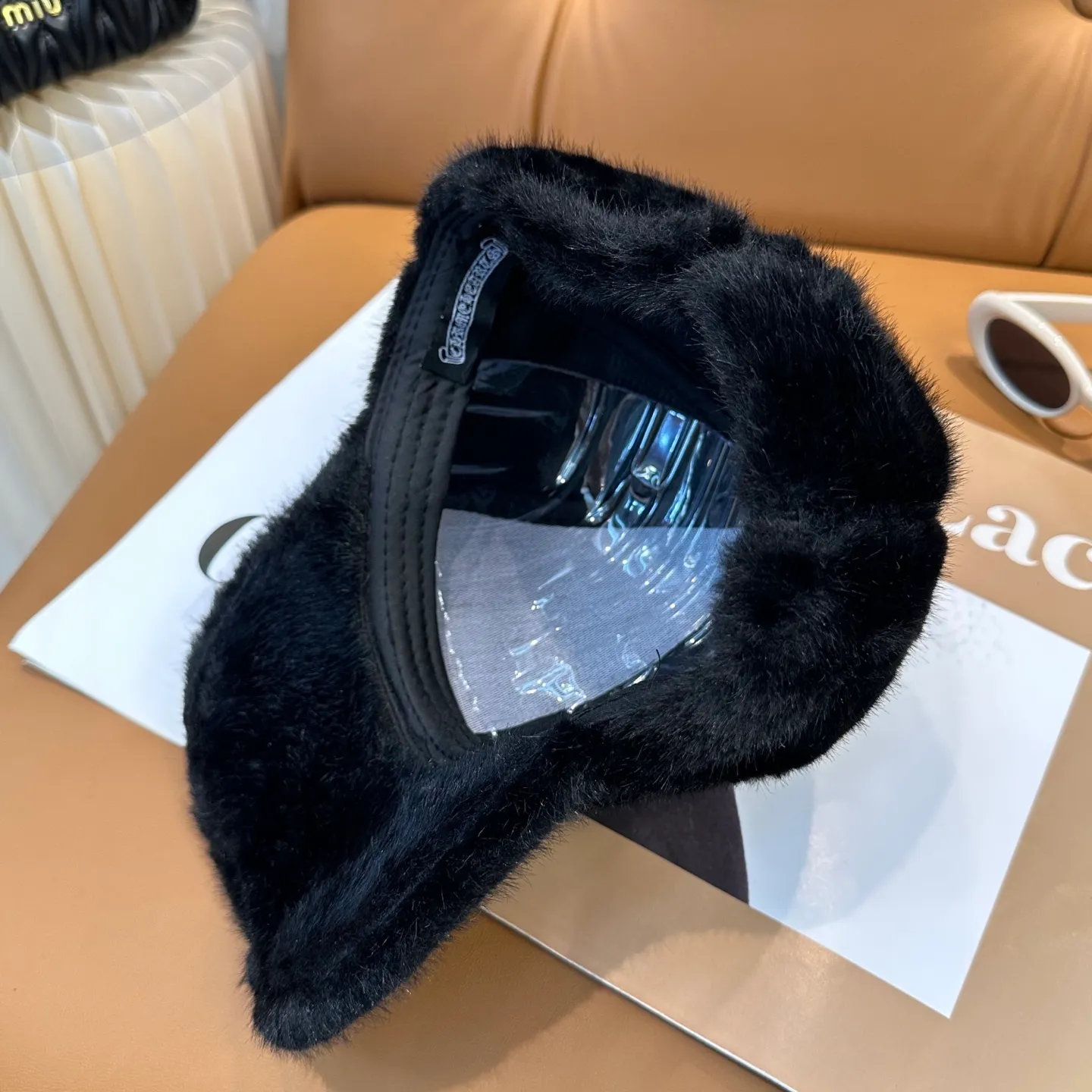 P66 Crow Heart's new autumn and winter baseball cap. It is full of autumn and winter atmosphere. The quality is great. The deepening of the hat shape makes it more elegant. It is very nice for both men and women. It is a classic among classics. It goes well with daily wear. Casual and fashionable.